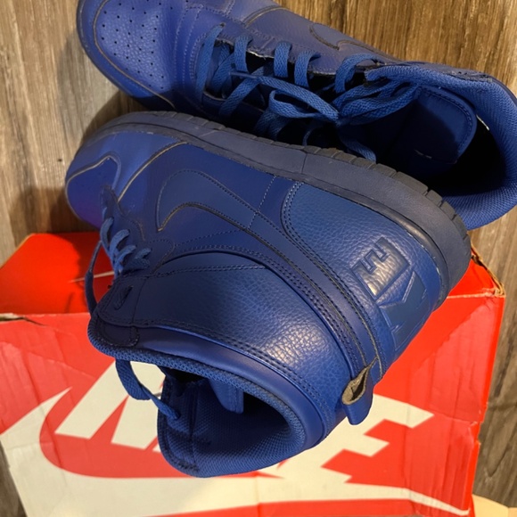 Nike - Picture 8 of 9